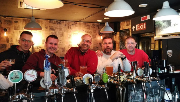 У Минску запенило од мењаже пивских чаша